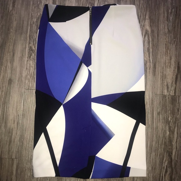 Beautiful pencil skirt - Picture 2 of 7